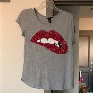 Sequins Lip T-shirt